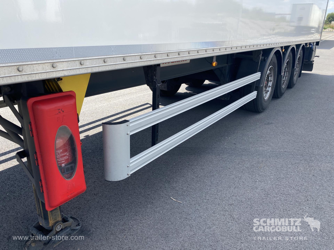 FRUEHAUF Dryfreight Standard Roller shutter door - Полуприколка сандучар: слика 2 FRUEHAUF Dryfreight Standard Roller shutter door - Полуприколка сандучар: слика 2