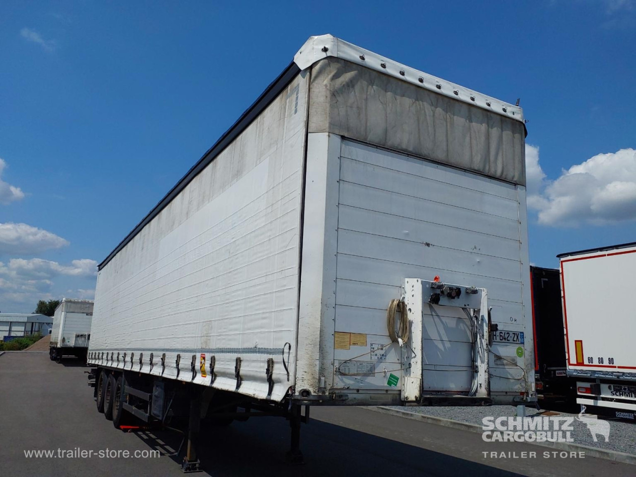 SCHMITZ Curtainsider Mega Taillift - Полуприколка со церада: слика 1 SCHMITZ Curtainsider Mega Taillift - Полуприколка со церада: слика 1