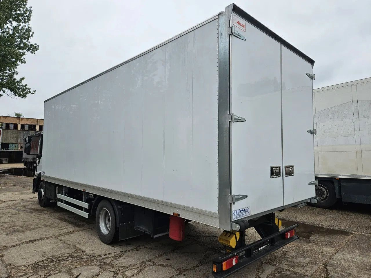 Iveco EuroCargo 120 - 210 BOX 12t Only 7554 km - Камион сандучар: слика 4 Iveco EuroCargo 120 - 210 BOX 12t Only 7554 km - Камион сандучар: слика 4