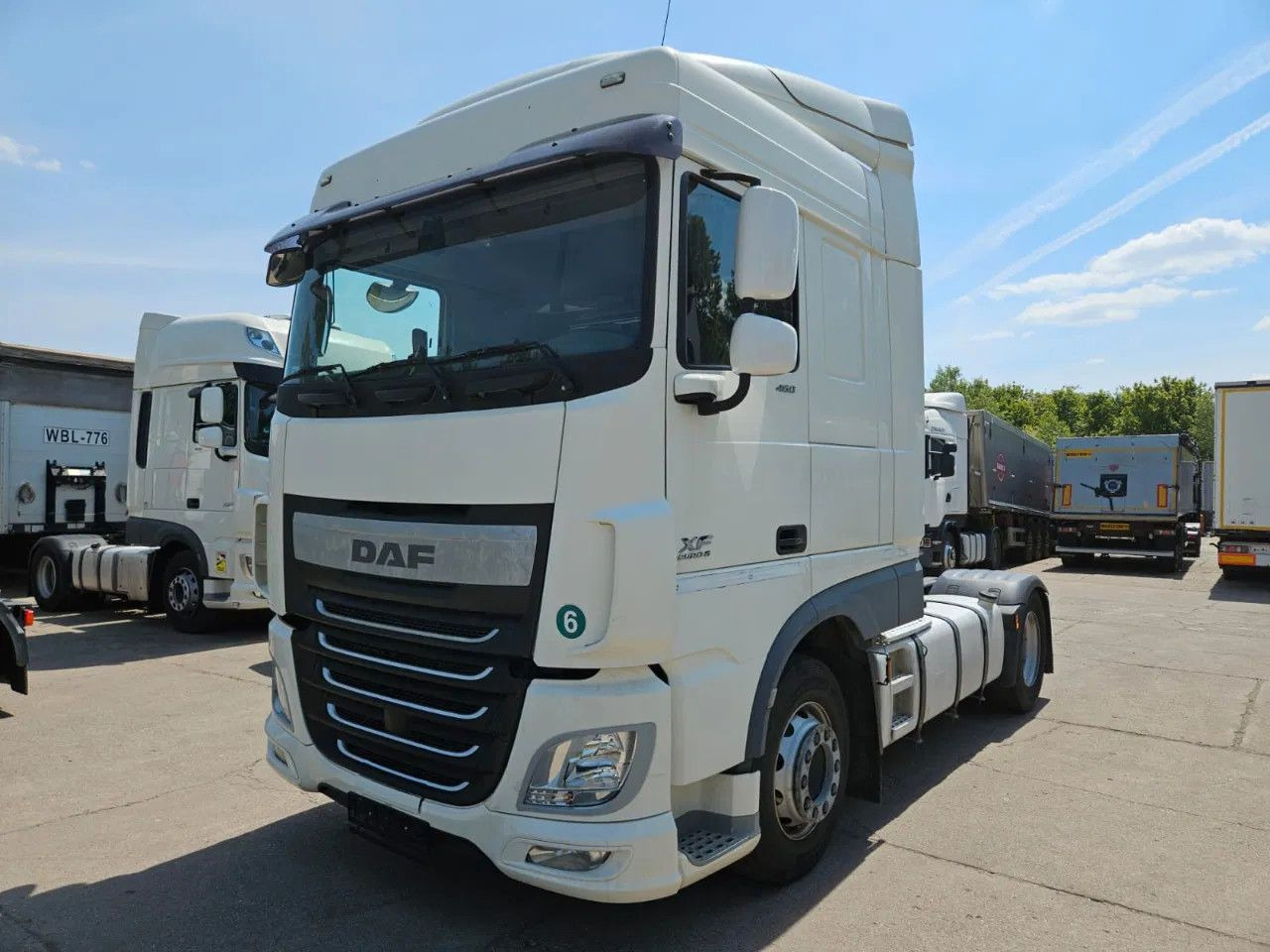 DAF XF 460 Space Cab Standklima 1 units - Камион влекач: слика 1 DAF XF 460 Space Cab Standklima 1 units - Камион влекач: слика 1