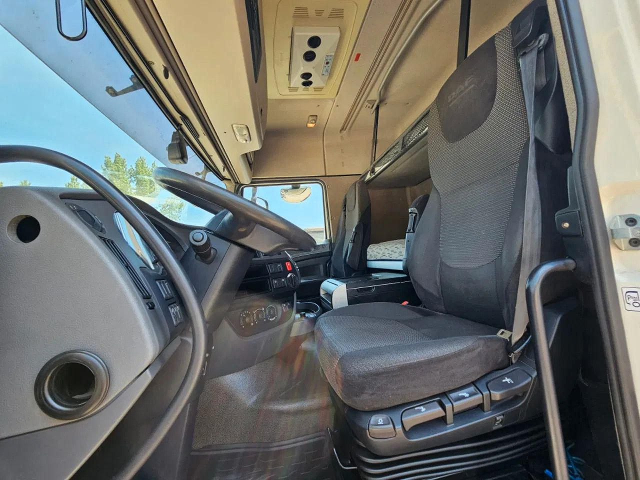 DAF XF 460 Space Cab Standklima 1 units - Камион влекач: слика 5 DAF XF 460 Space Cab Standklima 1 units - Камион влекач: слика 5