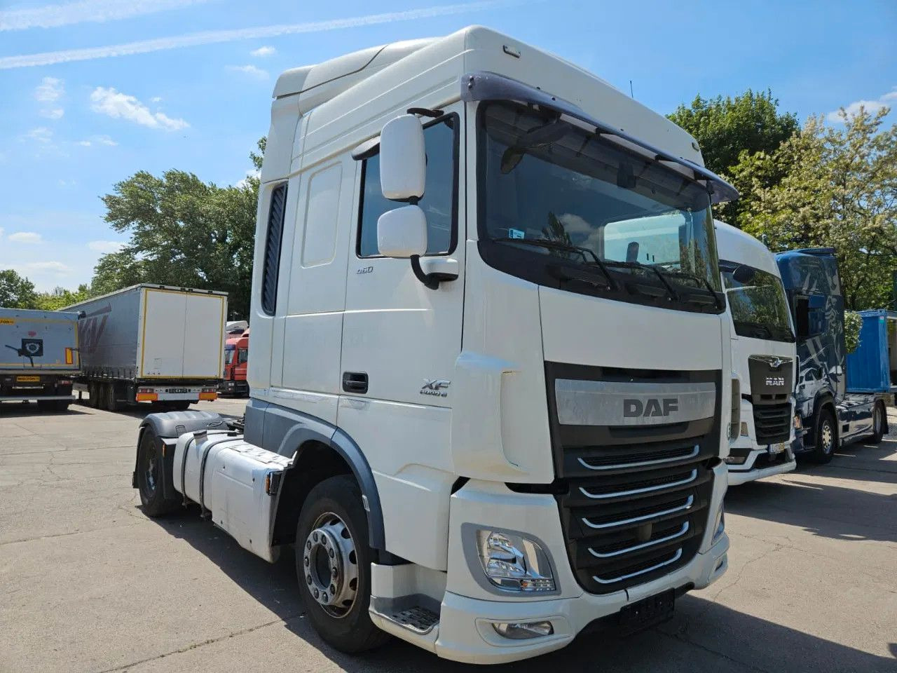 DAF XF 460 Space Cab Standklima 1 units - Камион влекач: слика 2 DAF XF 460 Space Cab Standklima 1 units - Камион влекач: слика 2
