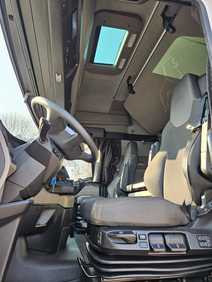 MAN TGX 18.470 XXL, Standklima, Low mileage, Full Ai - Камион влекач: слика 5 MAN TGX 18.470 XXL, Standklima, Low mileage, Full Ai - Камион влекач: слика 5