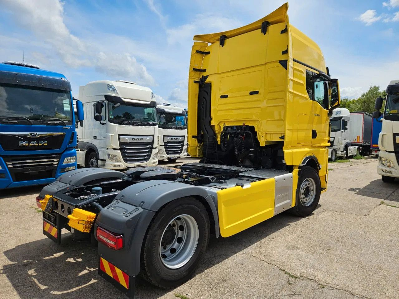 MAN TGX 18.520 XXL Standard Yellow Full Spoiler Big - Камион влекач: слика 3 MAN TGX 18.520 XXL Standard Yellow Full Spoiler Big - Камион влекач: слика 3