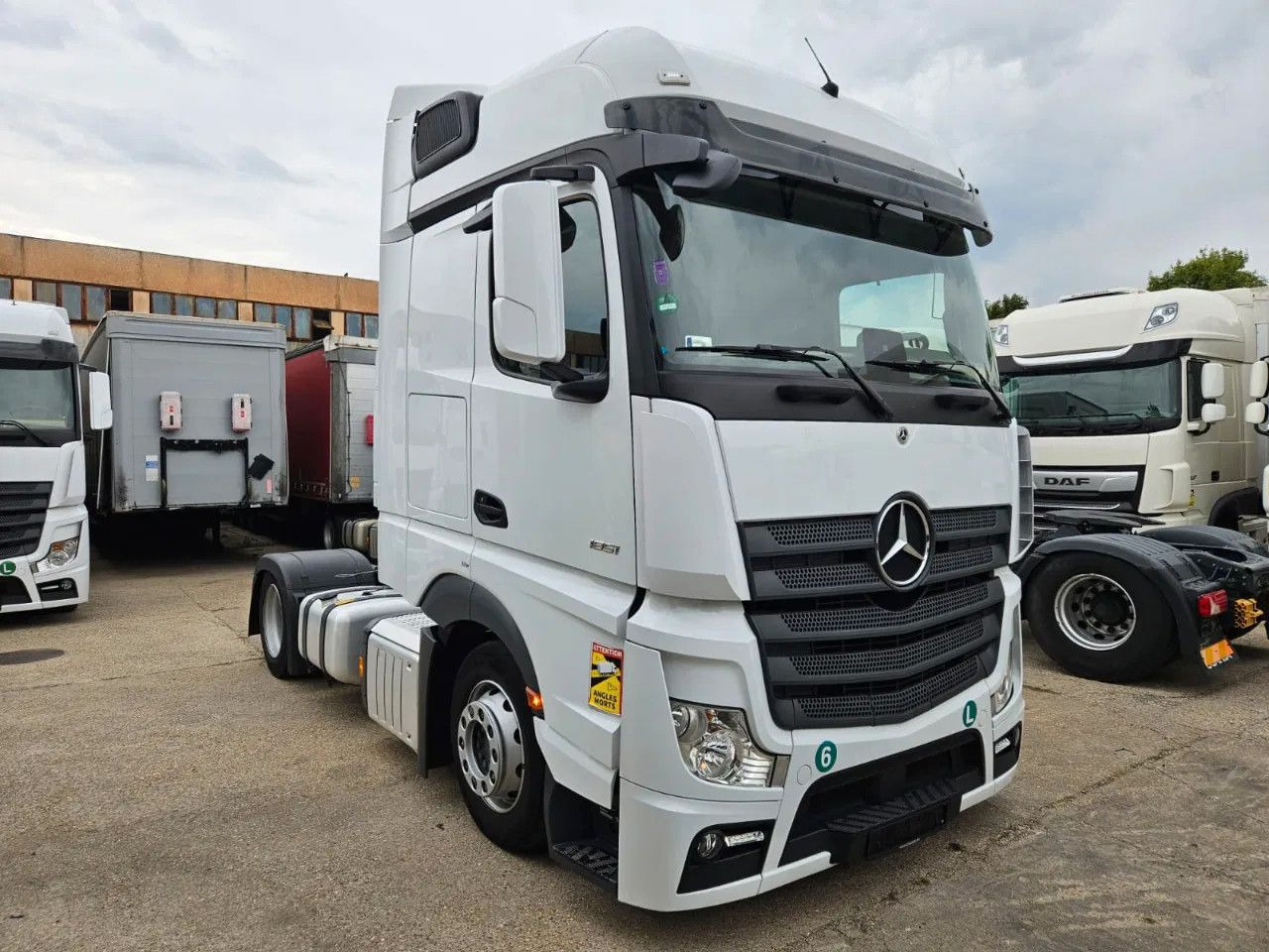 Mercedes-Benz Actros 1851 Mega, BigSpace, Standklima, 2 units - Камион влекач: слика 2 Mercedes-Benz Actros 1851 Mega, BigSpace, Standklima, 2 units - Камион влекач: слика 2