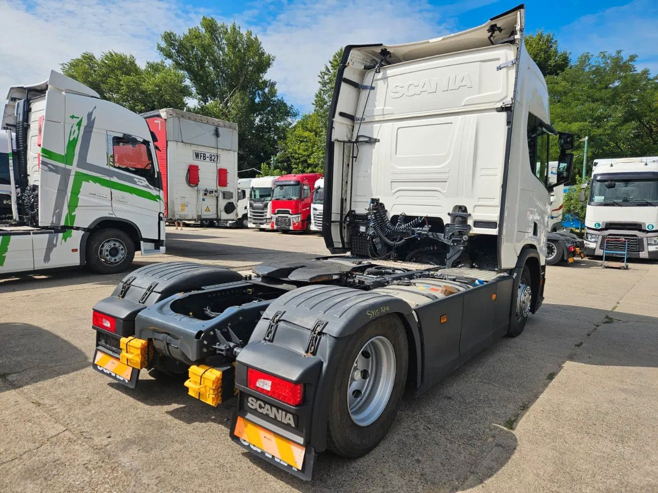 Scania R450 Standklima, 2 fridges, Big Navi, Digital Di - Камион влекач: слика 3 Scania R450 Standklima, 2 fridges, Big Navi, Digital Di - Камион влекач: слика 3