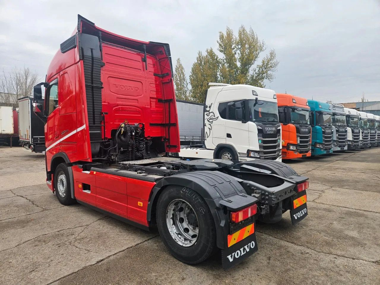 Volvo FH 500 I-Park, Full Spoiler, TV stand - Камион влекач: слика 4 Volvo FH 500 I-Park, Full Spoiler, TV stand - Камион влекач: слика 4