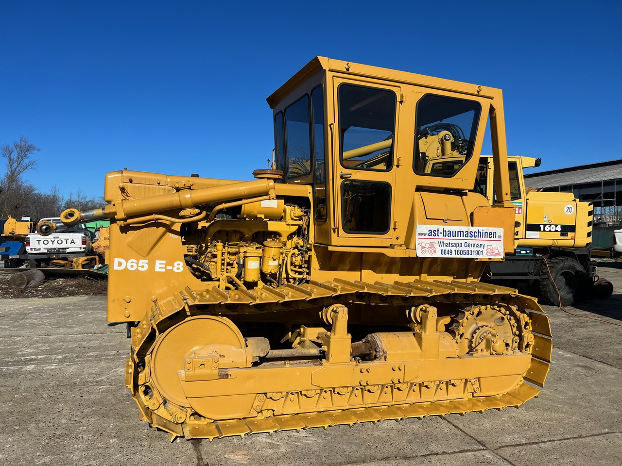 KOMATSU D65-E - Булдожер: слика 1 KOMATSU D65-E - Булдожер: слика 1