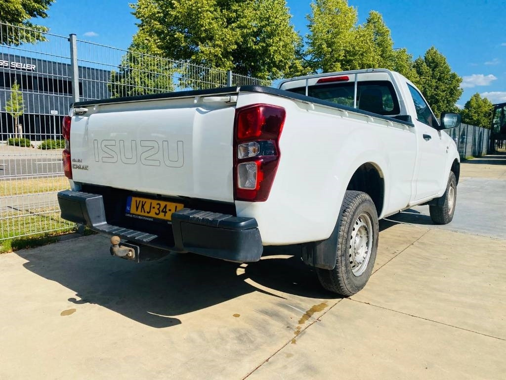 Isuzu D-Max Socage - Автомобил: слика 3 Isuzu D-Max Socage - Автомобил: слика 3