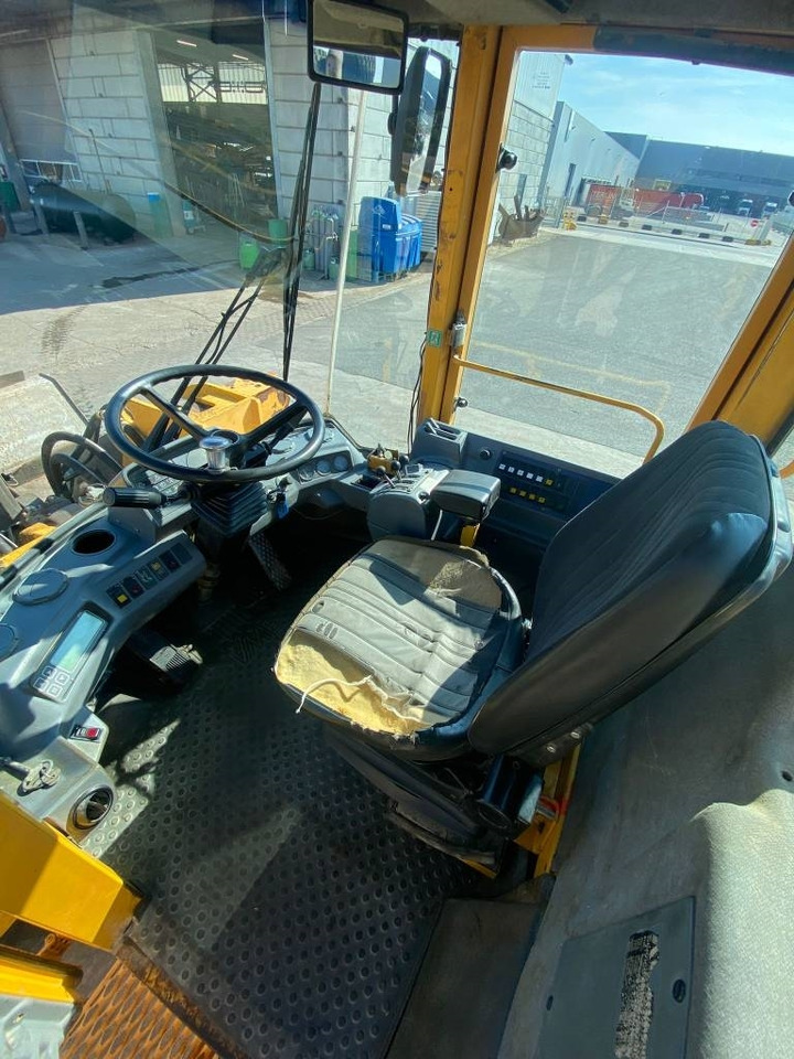 Натоварувач на тркала Volvo L 120 C: слика 10