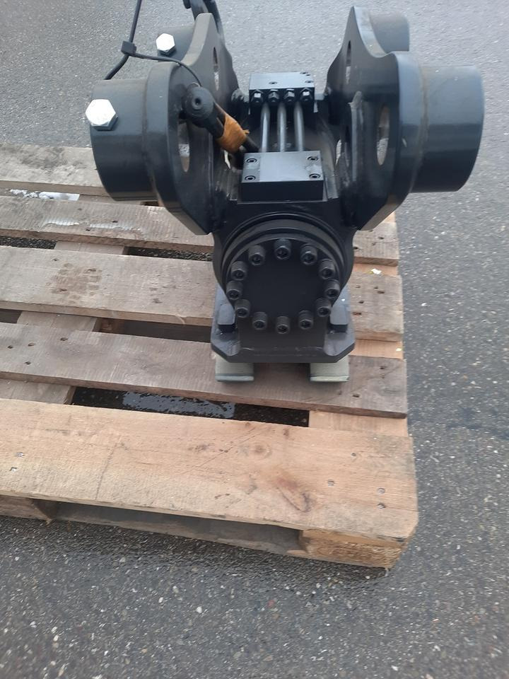 Rädlinger Tilt 3,5 -5 to Powertilt Minibagger Schwenkmotor Yanmar - Тилтротатор за Мини багер: слика 4 Rädlinger Tilt 3,5 -5 to Powertilt Minibagger Schwenkmotor Yanmar - Тилтротатор за Мини багер: слика 4