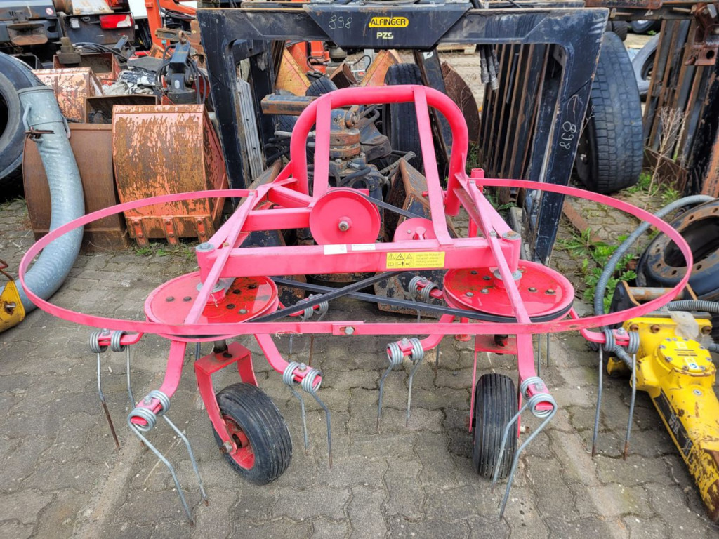 KUBOTA Trecker 1400 Diverse mit Zapfwelle am Heck und Heuwender - Мини трактор: слика 3 KUBOTA Trecker 1400 Diverse mit Zapfwelle am Heck und Heuwender - Мини трактор: слика 3
