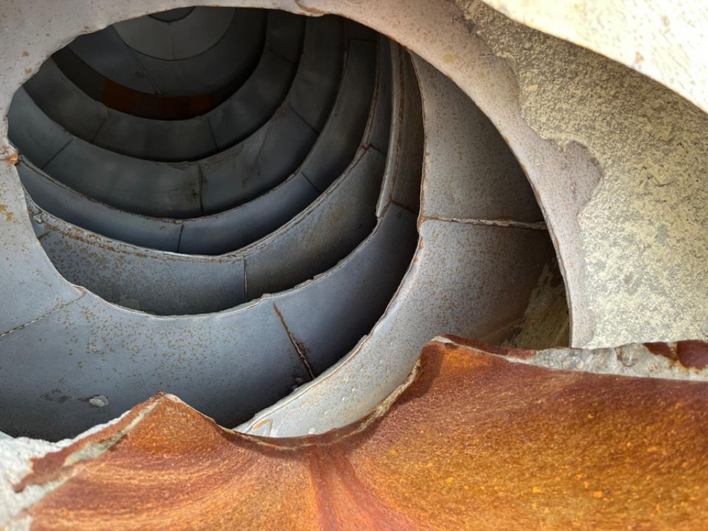 MERCEDES-BENZ Arocs 3240 B 8x4 Betonmischer Deutsch Top AP Achsen - Камион: слика 4 MERCEDES-BENZ Arocs 3240 B 8x4 Betonmischer Deutsch Top AP Achsen - Камион: слика 4