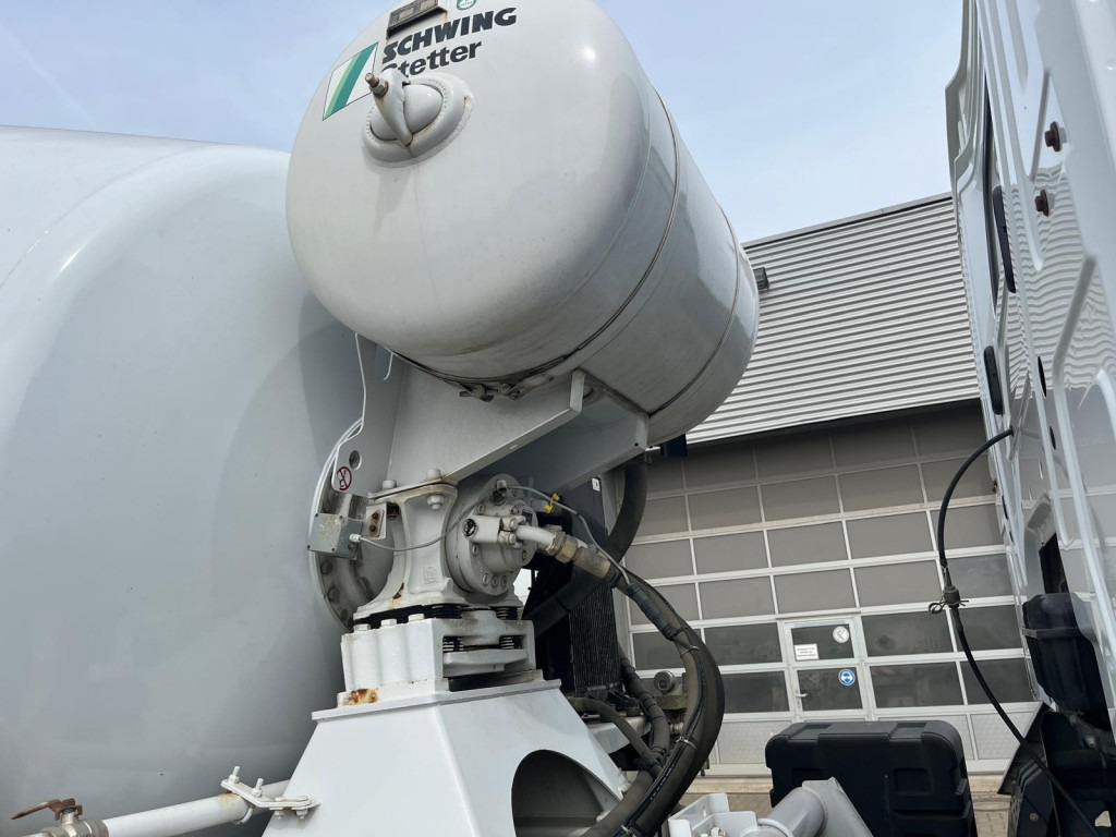 MERCEDES-BENZ Arocs 3240 B 8x4 Betonmischer Deutsch Top AP Achsen - Камион: слика 4 MERCEDES-BENZ Arocs 3240 B 8x4 Betonmischer Deutsch Top AP Achsen - Камион: слика 4