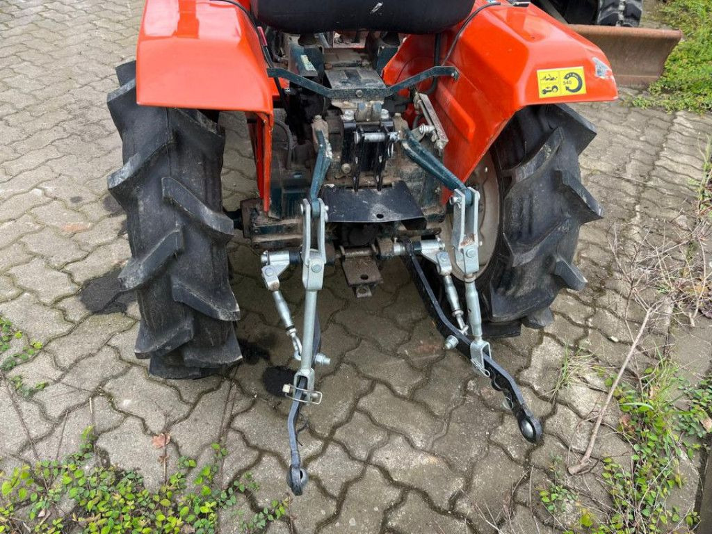Kubota Trecker 1400 Diverse mit Zapfwelle am Heck und H - Трактор: слика 5 Kubota Trecker 1400 Diverse mit Zapfwelle am Heck und H - Трактор: слика 5