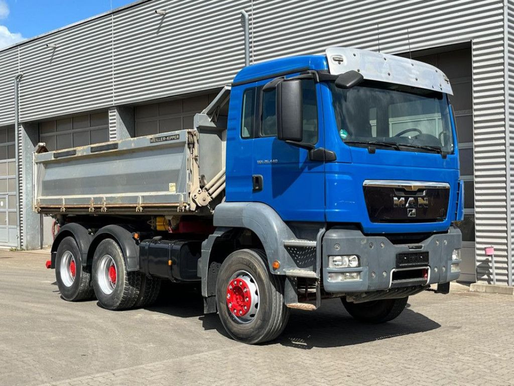 MAN TG-S 26.440 6x4 BB 3-Achs Kipper MeillerSchalter MAN TG-S 26.440 6x4 BB 3-Achs Kipper MeillerSchalter - Кипер: слика 2 MAN TG-S 26.440 6x4 BB 3-Achs Kipper MeillerSchalter MAN TG-S 26.440 6x4 BB 3-Achs Kipper MeillerSchalter - Кипер: слика 2