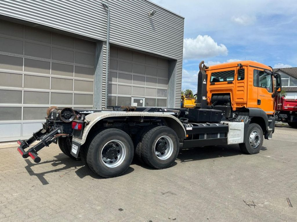 MAN TG-S 26.460 6x4 BB Abrollkipper kurzer Radstand - Камион со кука за подигање: слика 4 MAN TG-S 26.460 6x4 BB Abrollkipper kurzer Radstand - Камион со кука за подигање: слика 4