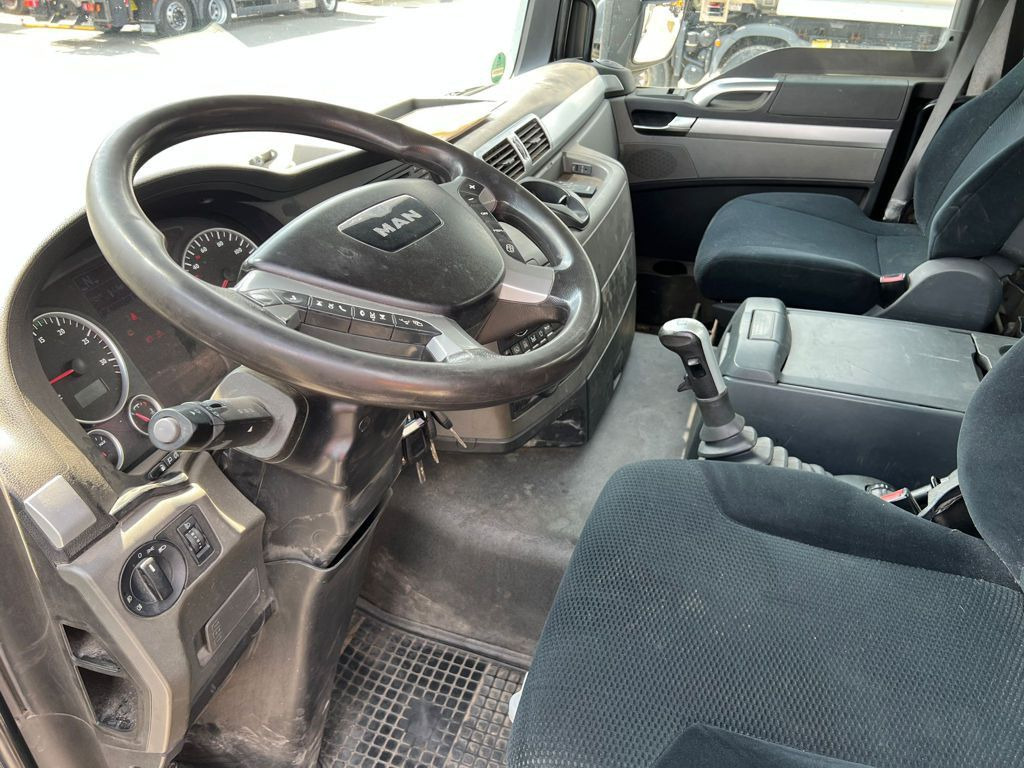MAN TG-S 35.400 8x6H 4 Achs Muldenkipper Carnehl - Камион за подигање контејнери: слика 5 MAN TG-S 35.400 8x6H 4 Achs Muldenkipper Carnehl - Камион за подигање контејнери: слика 5