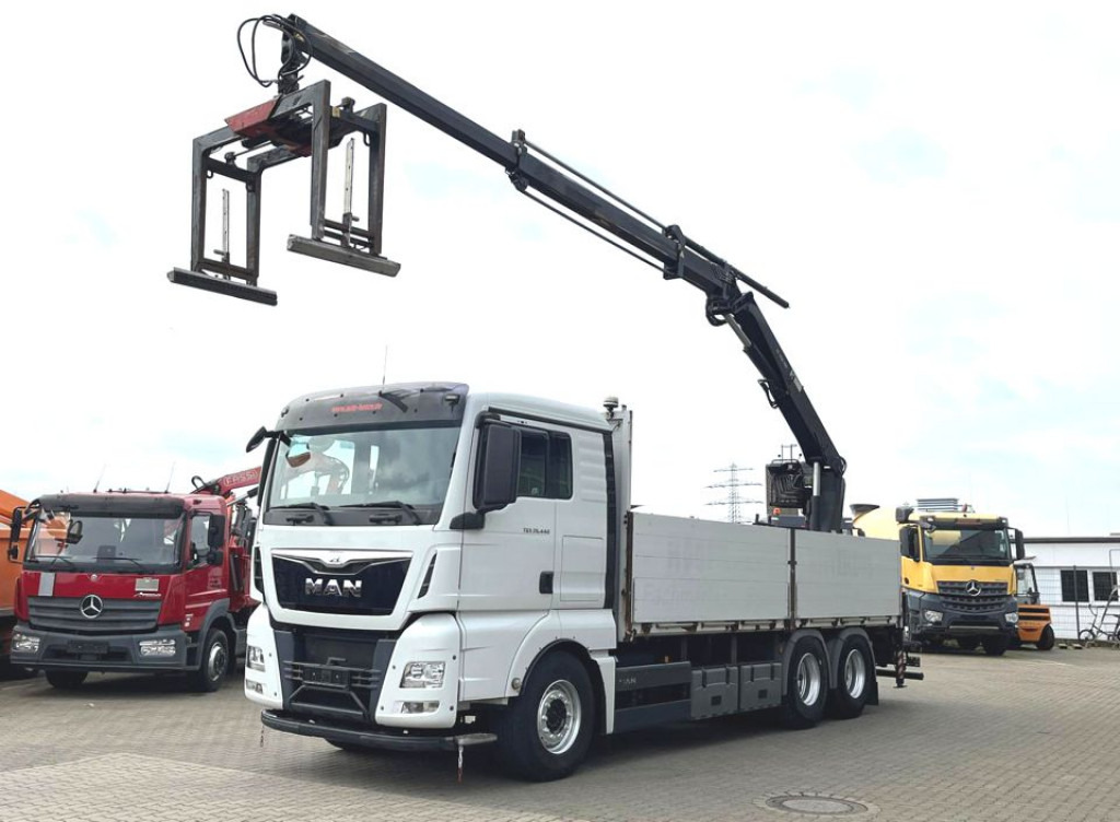MAN TG-X 26.440 6x4 Pritsche Heckkran Hiab XS 166 - Камион со платформа, Камион со кран: слика 1 MAN TG-X 26.440 6x4 Pritsche Heckkran Hiab XS 166 - Камион со платформа, Камион со кран: слика 1
