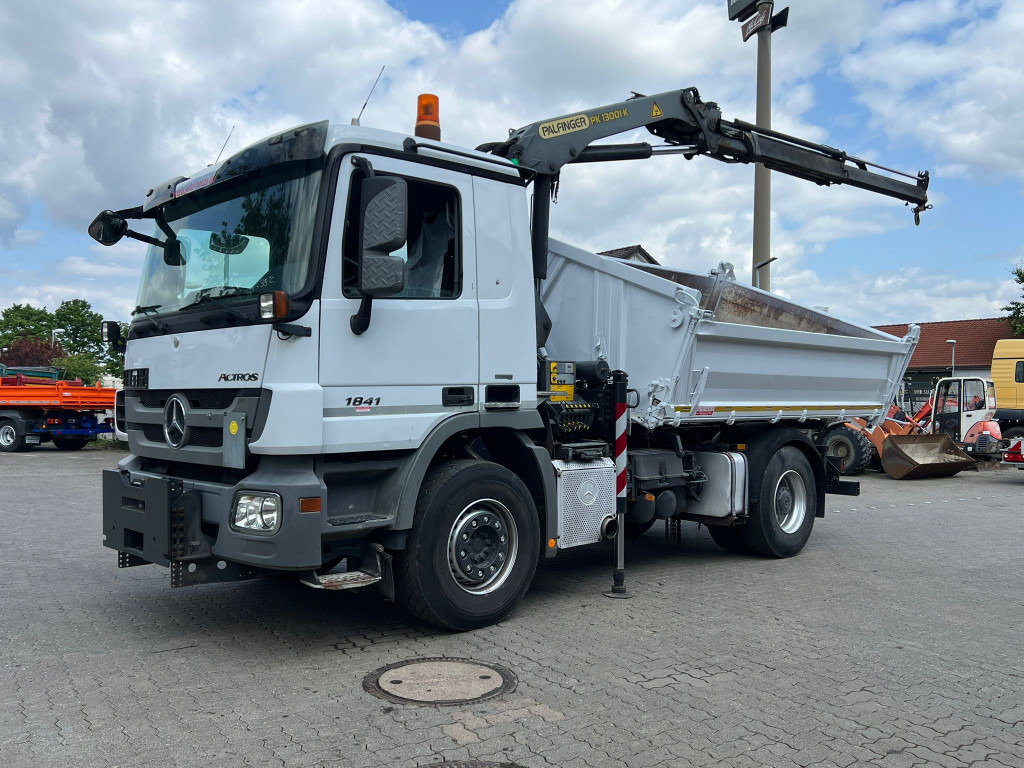 MERCEDES-BENZ Actros 1841 K 2-Achs Kipper Kran Funk 2xhydr+Greifer - Кипер, Камион со кран: слика 1 MERCEDES-BENZ Actros 1841 K 2-Achs Kipper Kran Funk 2xhydr+Greifer - Кипер, Камион со кран: слика 1