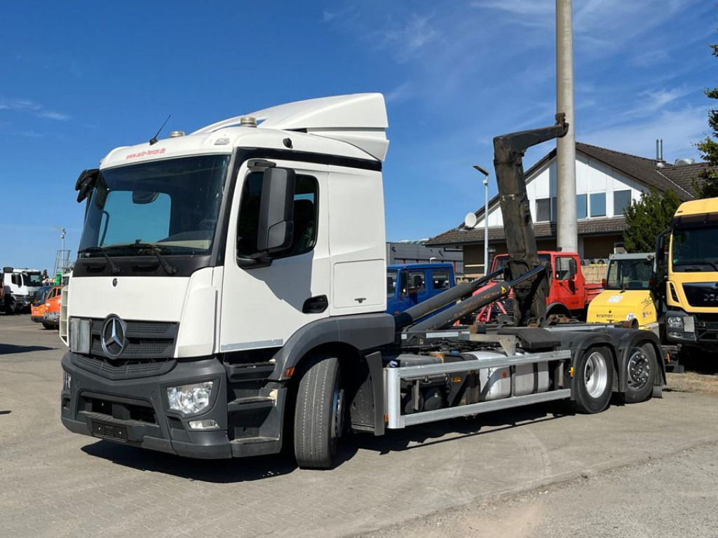 MERCEDES-BENZ Actros 2543 L 6x2 Abrollkipper MeillerLenk Lift - Камион со кука за подигање: слика 1 MERCEDES-BENZ Actros 2543 L 6x2 Abrollkipper MeillerLenk Lift - Камион со кука за подигање: слика 1
