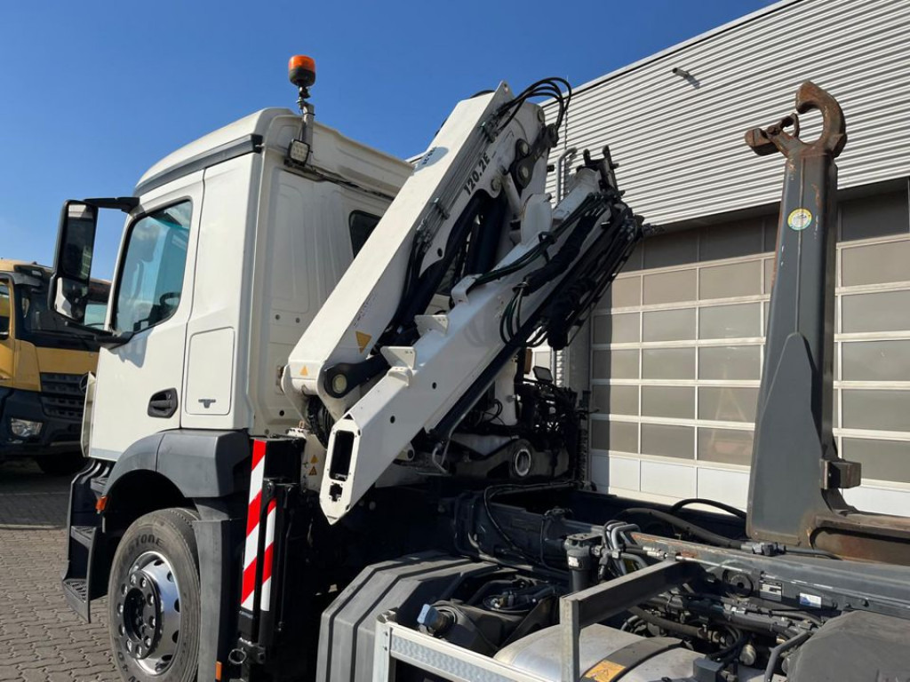 MERCEDES-BENZ Antos 2543 L 6x2 Abrollkipper mit Kran Funk+Greiferst. - Камион со кука за подигање, Камион со кран: слика 5 MERCEDES-BENZ Antos 2543 L 6x2 Abrollkipper mit Kran Funk+Greiferst. - Камион со кука за подигање, Камион со кран: слика 5