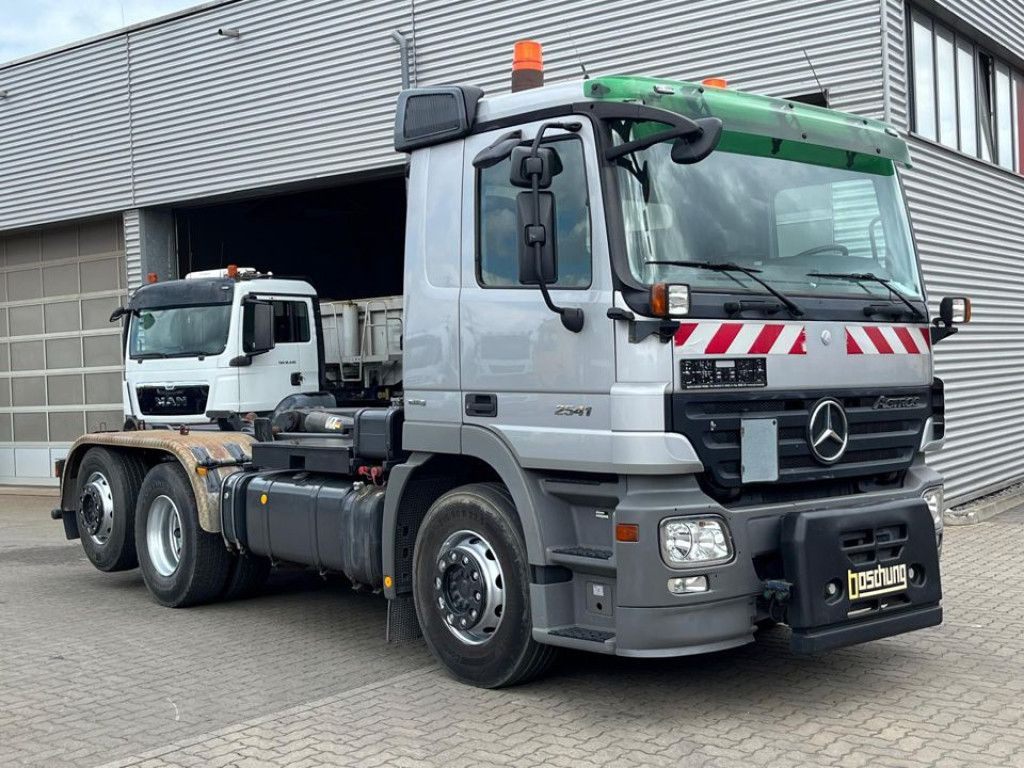 Mercedes-Benz Actros 2641 L 6x2 Abrollkipper 159TKM kuz.Radsta - Камион со кука за подигање: слика 2 Mercedes-Benz Actros 2641 L 6x2 Abrollkipper 159TKM kuz.Radsta - Камион со кука за подигање: слика 2