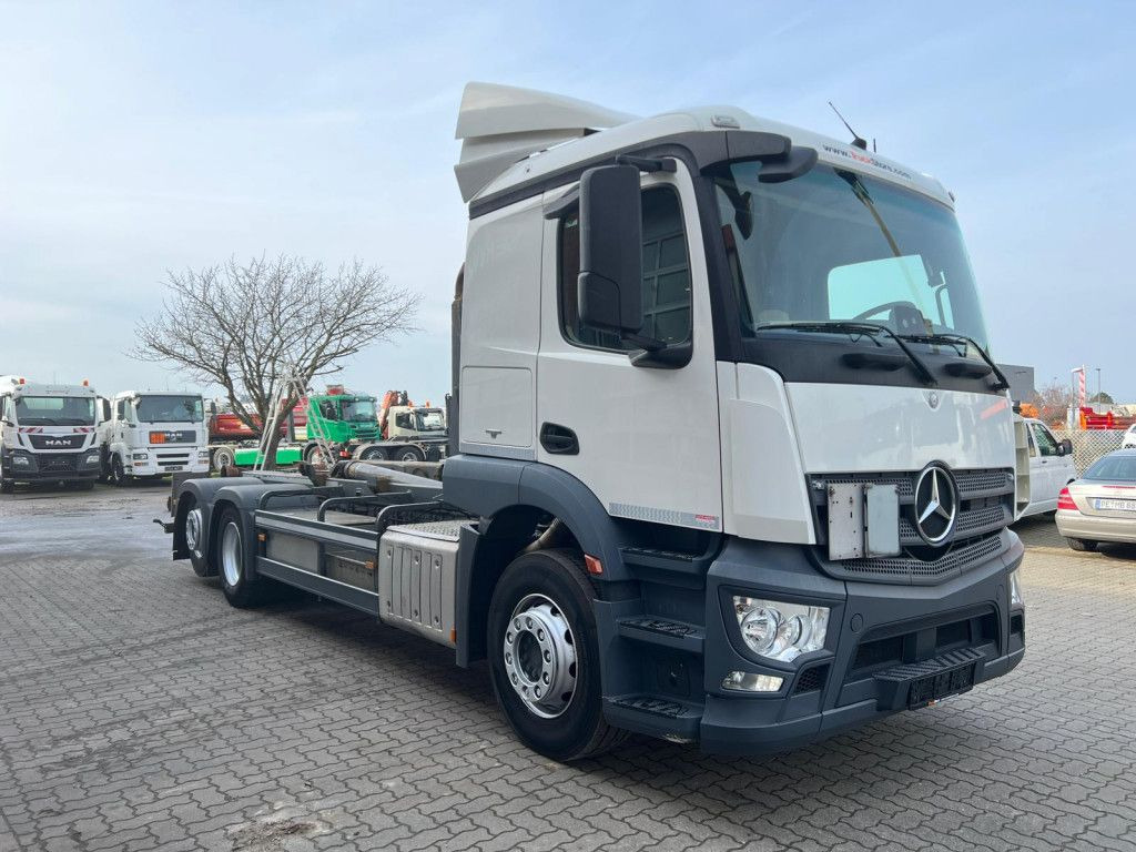 Mercedes-Benz Actros neu 2543 L 6x2 Abrollkipper Meiller Funk - Камион со кука за подигање: слика 2 Mercedes-Benz Actros neu 2543 L 6x2 Abrollkipper Meiller Funk - Камион со кука за подигање: слика 2
