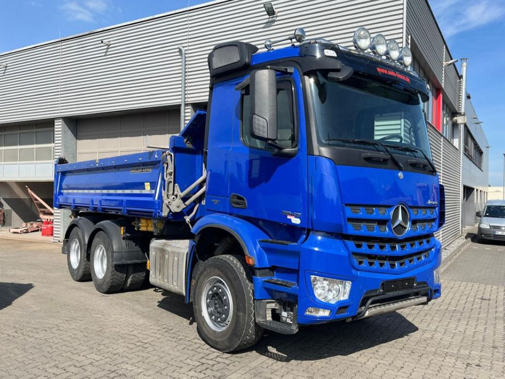 Mercedes-Benz Arocs 2642 6x4 3-Achs Kipper Bordmatik nur 163TK - Кипер: слика 2 Mercedes-Benz Arocs 2642 6x4 3-Achs Kipper Bordmatik nur 163TK - Кипер: слика 2