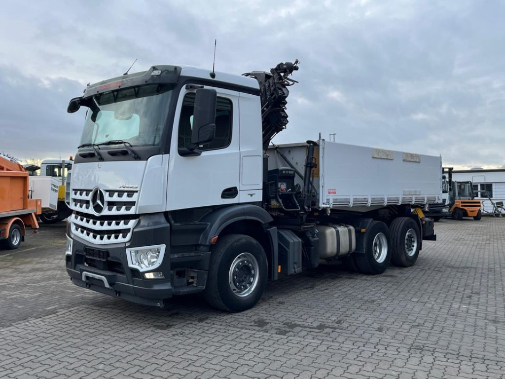 Mercedes-Benz Arocs 3-Achs Kipper Kran 2543 L Hiab 211 5xhydr.+Funk - Кипер, Камион со кран: слика 2 Mercedes-Benz Arocs 3-Achs Kipper Kran 2543 L Hiab 211 5xhydr.+Funk - Кипер, Камион со кран: слика 2
