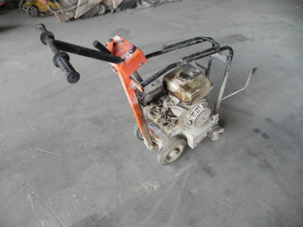 SAINT GOBAIN SAINT GOBAIN Norton Kleinteile Clipper C 51 - Машина за бетон: слика 3 SAINT GOBAIN SAINT GOBAIN Norton Kleinteile Clipper C 51 - Машина за бетон: слика 3