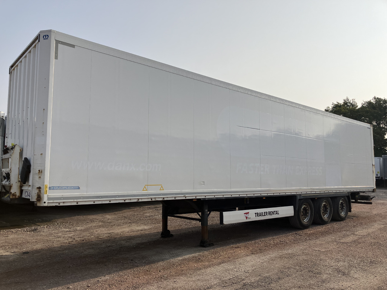 KRONE BOX - DOUPLESTOCK - Полуприколка сандучар: слика 1 KRONE BOX - DOUPLESTOCK - Полуприколка сандучар: слика 1
