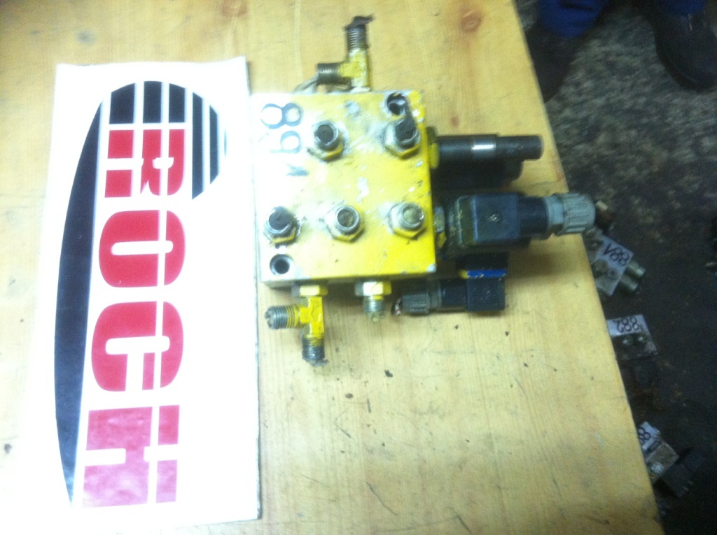 COMATROL 89 01 611 19 + 27VDC 28,5W - Хидрауличен вентил за Градежна машина: слика 1 COMATROL 89 01 611 19 + 27VDC 28,5W - Хидрауличен вентил за Градежна машина: слика 1