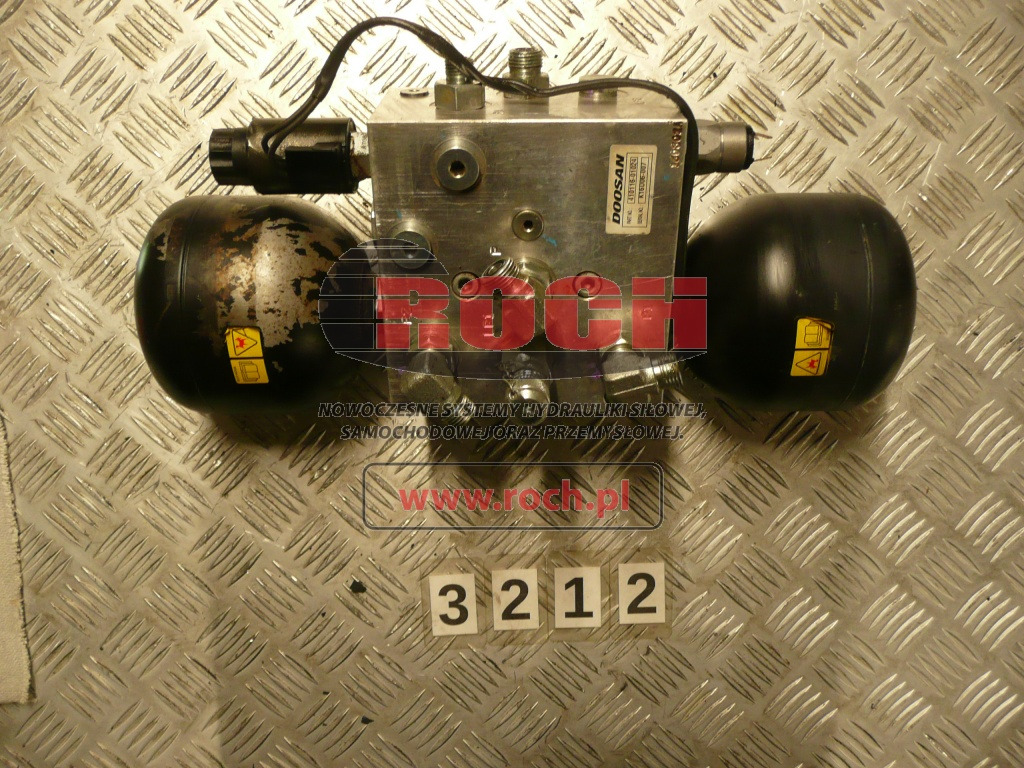 DOOSAN 410116-01024 160302A + 770-724 1CD-6 24VDC 26,2 OHM + HYDAC 0,75L - Хидрауличен вентил: слика 1 DOOSAN 410116-01024 160302A + 770-724 1CD-6 24VDC 26,2 OHM + HYDAC 0,75L - Хидрауличен вентил: слика 1