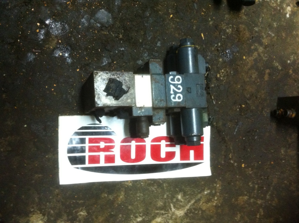 KAWASAKI ZDB6VP2-K30/100 + Z2S6-40 - 2 SEKCYJNY + 4WE6G-60L0/AG12NS + CEWKI - Хидрауличен вентил за Градежна машина: слика 1 KAWASAKI ZDB6VP2-K30/100 + Z2S6-40 - 2 SEKCYJNY + 4WE6G-60L0/AG12NS + CEWKI - Хидрауличен вентил за Градежна машина: слика 1