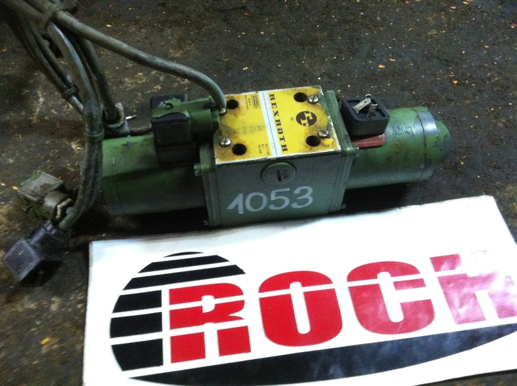 REXROTH 4WE 10 J10/LG24NZ4 - 1 SEKCYJNY + CEWKI 24VDC 1,71A - Хидрауличен вентил за Градежна машина: слика 1 REXROTH 4WE 10 J10/LG24NZ4 - 1 SEKCYJNY + CEWKI 24VDC 1,71A - Хидрауличен вентил за Градежна машина: слика 1