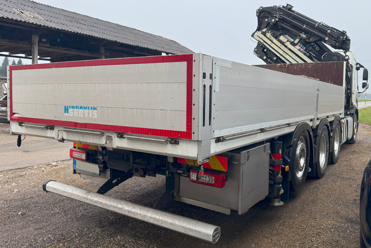 VOLVO Hiab Palfinger Fassi F710-6 JIB-4 - Камион со кран: слика 2 VOLVO Hiab Palfinger Fassi F710-6 JIB-4 - Камион со кран: слика 2