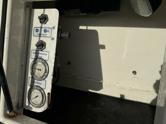 Feldbinder O.ME.P.S Silo Auflieger 27 m³ - Asche, Gülle - Полуприколка силос: слика 2 Feldbinder O.ME.P.S Silo Auflieger 27 m³ - Asche, Gülle - Полуприколка силос: слика 2