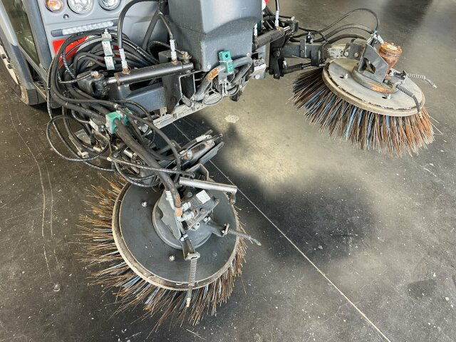 Hako Citymaster CM 2200 Kehrmaschine 2 m³ - Возило за метење: слика 2 Hako Citymaster CM 2200 Kehrmaschine 2 m³ - Возило за метење: слика 2