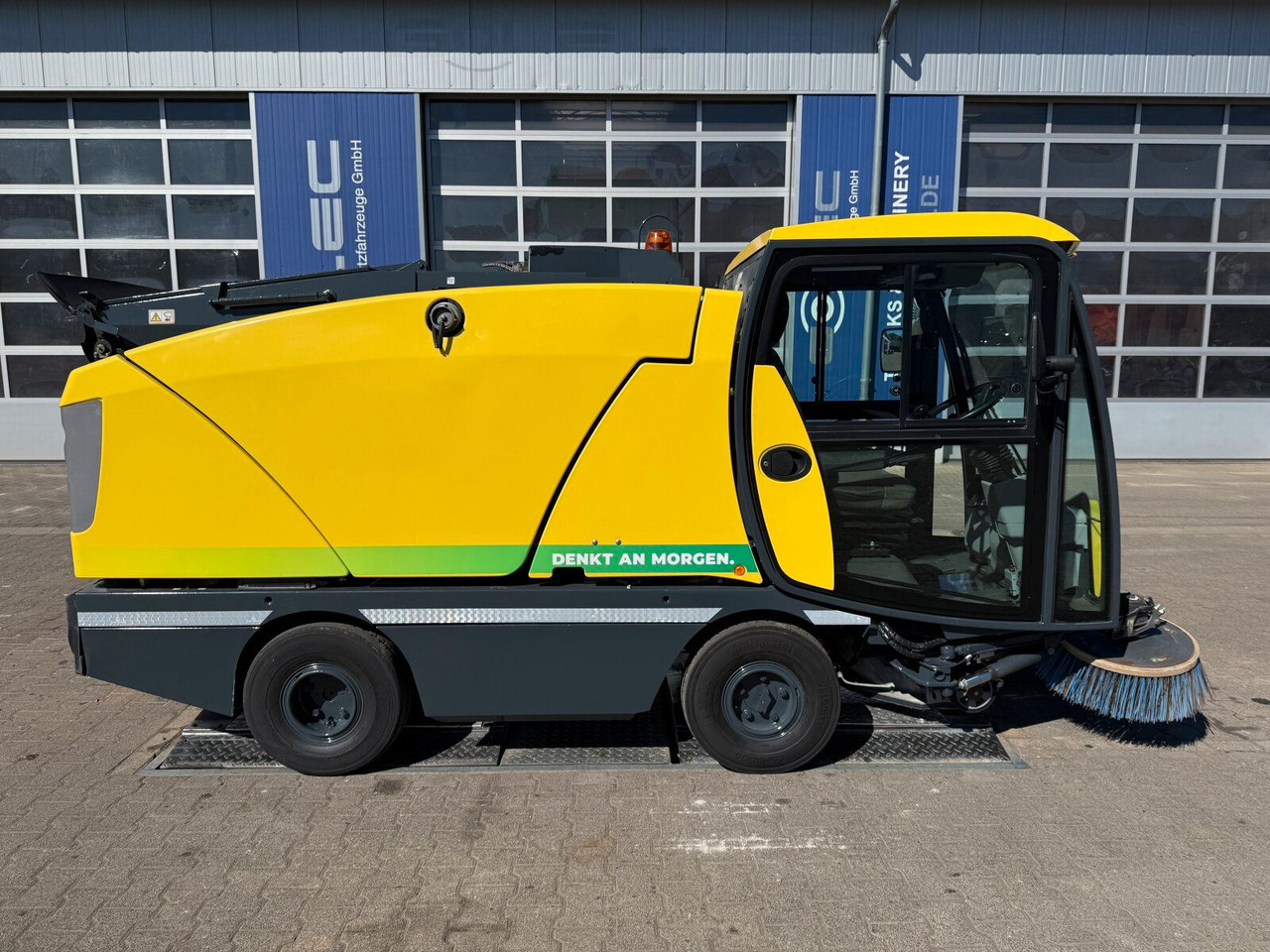 Johnston C202 Kleinkehrmaschine 2 M³ - 6.000 h - Возило за метење: слика 2 Johnston C202 Kleinkehrmaschine 2 M³ - 6.000 h - Возило за метење: слика 2