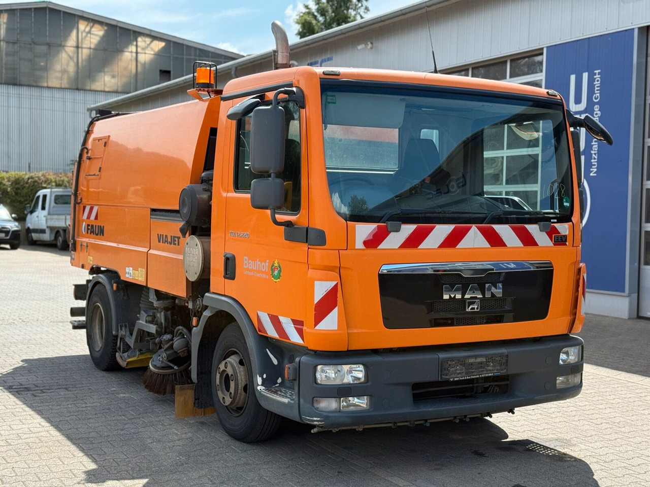 MAN 12.220 4x2 BL Kehrmaschine Viajet 5RHS - Возило за метење: слика 1 MAN 12.220 4x2 BL Kehrmaschine Viajet 5RHS - Возило за метење: слика 1