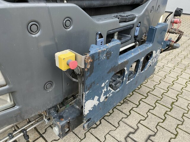 Возило за метење MAN TGA 26.430 6x2-2 LL: слика 11