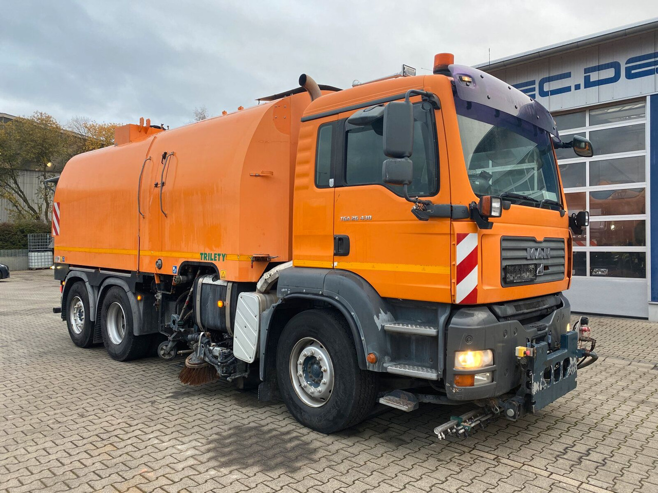 MAN TGA 26.430 6x2-2 LL - Возило за метење: слика 1 MAN TGA 26.430 6x2-2 LL - Возило за метење: слика 1