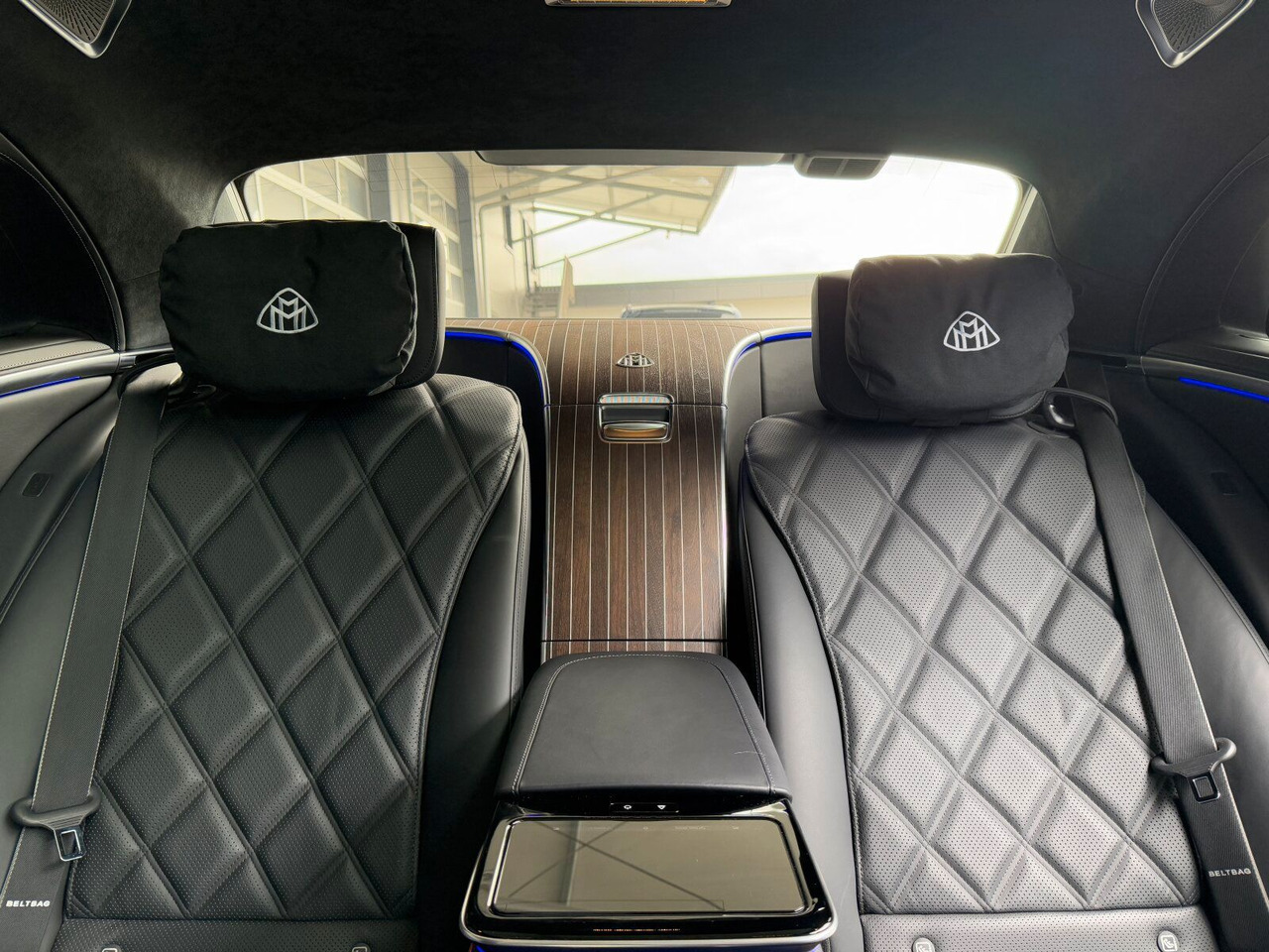 Седан Maybach Mercedes Benz S680 Maybach V12 High-End -Paket: слика 21