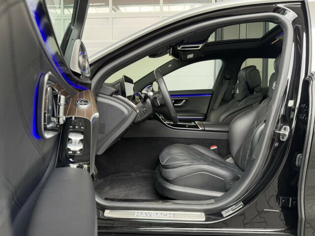 Maybach Mercedes Benz S680 Maybach V12 High-End -Paket - Седан: слика 4 Maybach Mercedes Benz S680 Maybach V12 High-End -Paket - Седан: слика 4