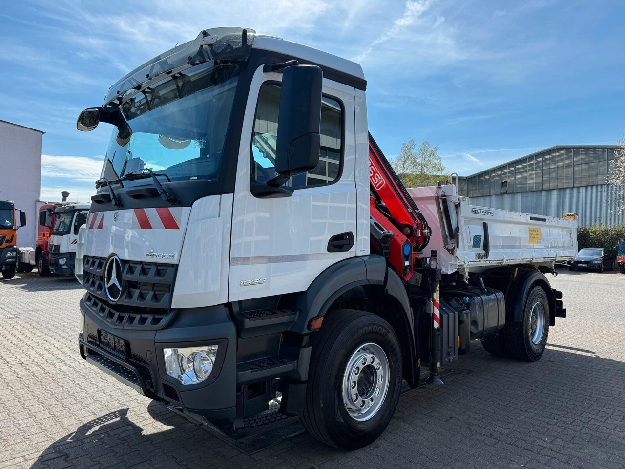 Mercedes-Benz AROCS 1832 4x2 Euro 6 Kipper Kran FASSI F120FB - Кипер, Камион со кран: слика 2 Mercedes-Benz AROCS 1832 4x2 Euro 6 Kipper Kran FASSI F120FB - Кипер, Камион со кран: слика 2