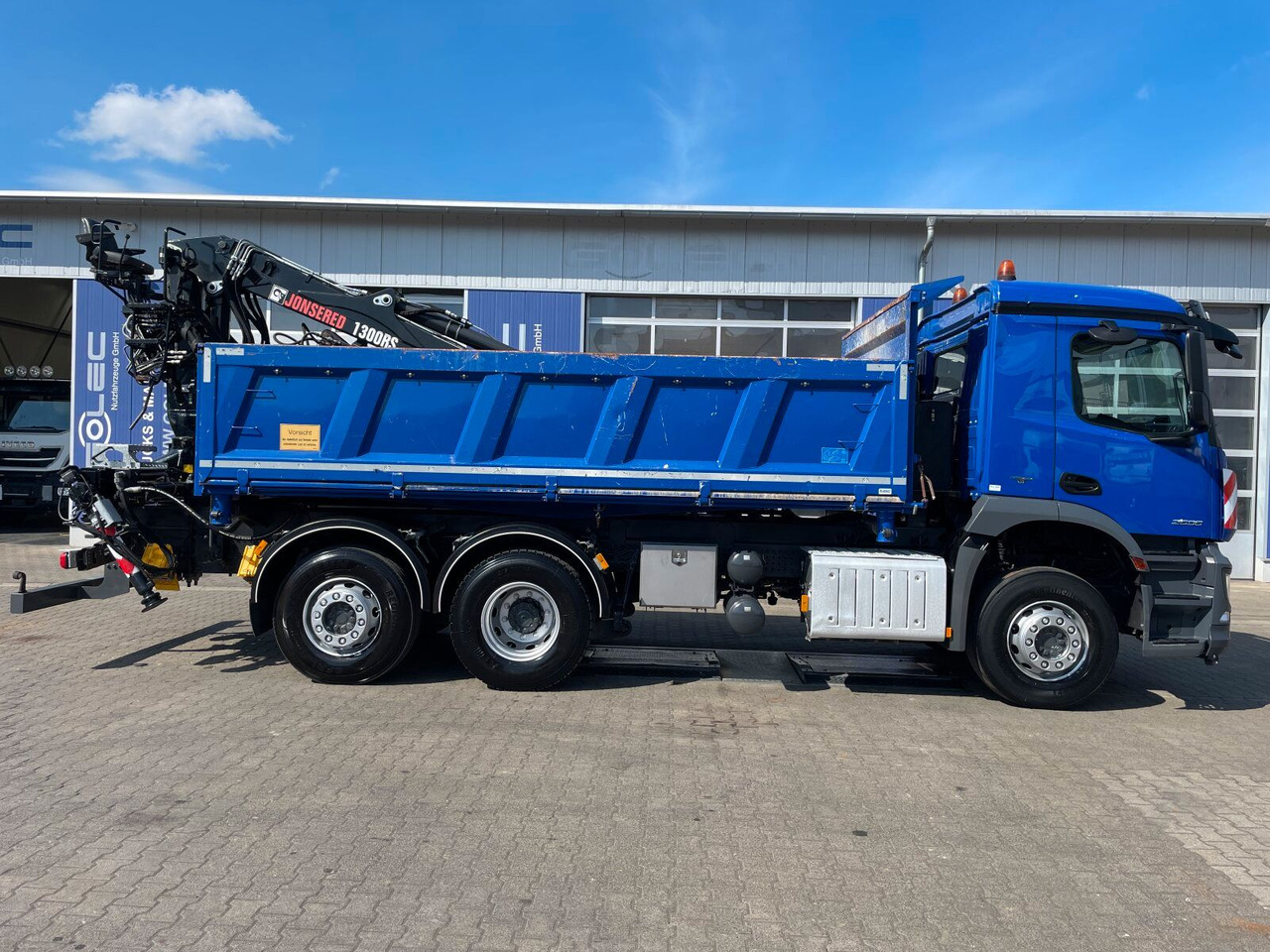 Mercedes-Benz AROCS 2536 6x2*4 Kipper Kran HIAB - Камион со кран: слика 2 Mercedes-Benz AROCS 2536 6x2*4 Kipper Kran HIAB - Камион со кран: слика 2