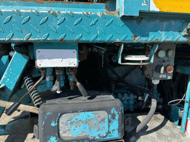 Mercedes-Benz AROCS 2844 6x4 Euro 6 Betonpumpe SERMAC 5Z33 - Камион со бетонска пумпа: слика 4 Mercedes-Benz AROCS 2844 6x4 Euro 6 Betonpumpe SERMAC 5Z33 - Камион со бетонска пумпа: слика 4