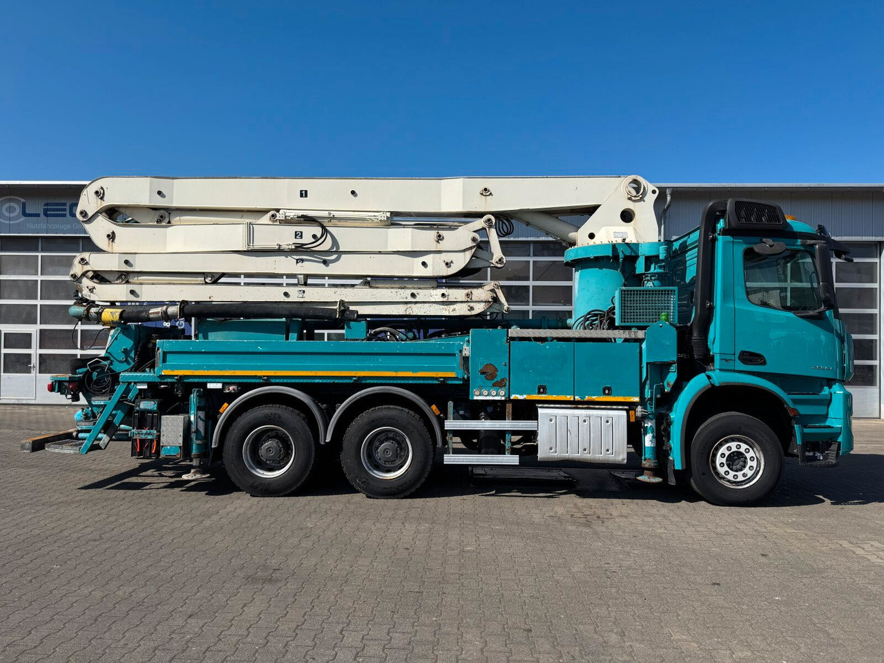 Mercedes-Benz AROCS 2844 6x4 Euro 6 Betonpumpe SERMAC 5Z33 - Камион со бетонска пумпа: слика 3 Mercedes-Benz AROCS 2844 6x4 Euro 6 Betonpumpe SERMAC 5Z33 - Камион со бетонска пумпа: слика 3