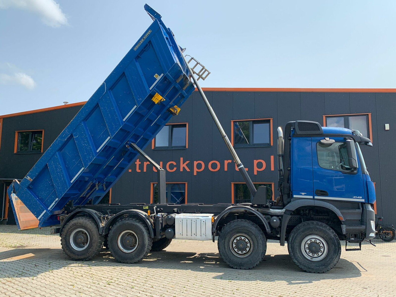 Mercedes-Benz AROCS 4145 8x8 EURO6 Muldenkipper TOP! - Кипер: слика 4 Mercedes-Benz AROCS 4145 8x8 EURO6 Muldenkipper TOP! - Кипер: слика 4